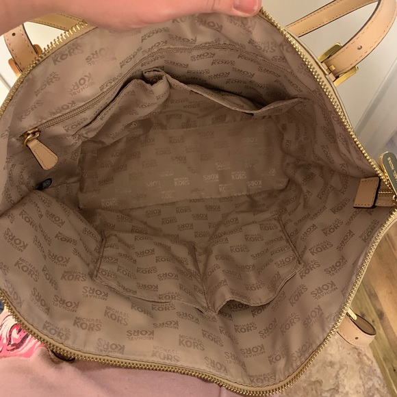 Michael Kors shiny gold tote purse and wristlet - Picture 4 of 5